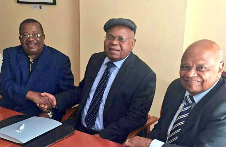 Une poignée de mains historique entre Tshisekedi et Kyungu