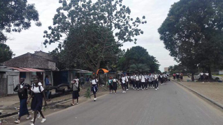 Kinshasa : une manifestation d’élèves dispersée violemment à coup de gaz lacrymogène