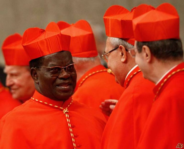 Le Cardinal Monsengwo rend hommage à Tshisekedi et condamne les violences contre l’Église catholique