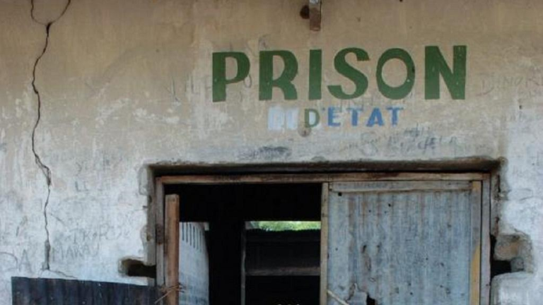 Evasions multiples dans les cachots et prisons : Thambwe Mwamba reconnait des erreurs et promet des sanctions