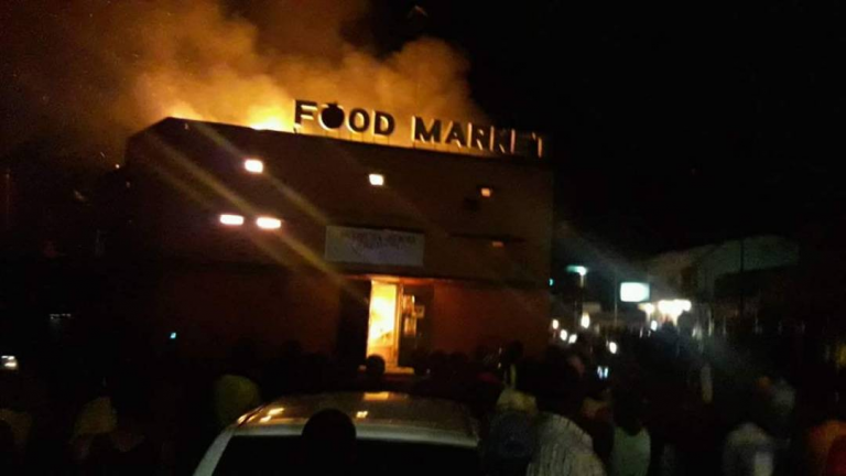 RDC-Incendies à répétition :  Food Market de Kintambo en feu, 4 autres magasins incendiés à Kolwezi