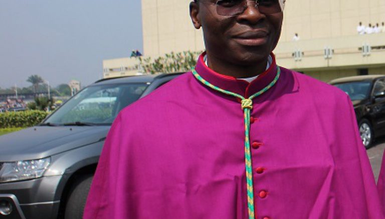 Mgr Donatien Bafuidinsoni : « Cette mort atroce nous renvoie (à) l’image de notre propre société, de notre propre pays »