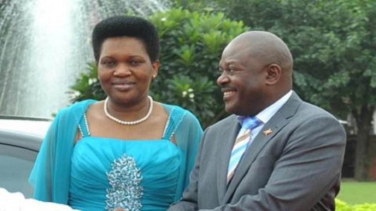 Burundi : Pourquoi l’ONU finance-t-elle la radio de la femme de Nkurunziza ?