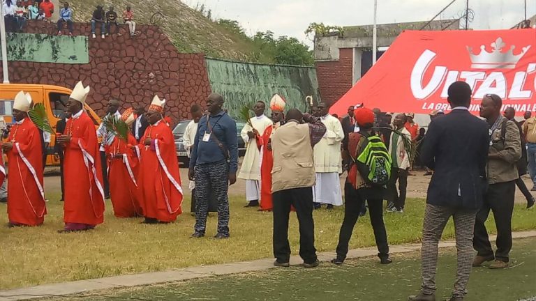 Kinshasa : Un Dimanche des Rameaux festif et d’interpellation de Mgr Monsengwo au Stade Tata Raphaël