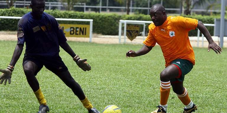 COMPTE RENDU : Au Burundi, mieux vaut ne pas bousculer le président footballeur