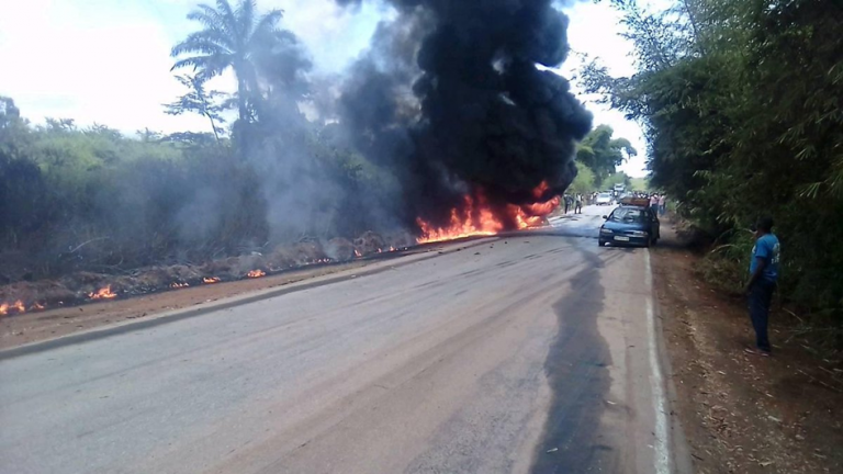 Kongo Central : Un accident spectaculaire à Mbanza Ngungu