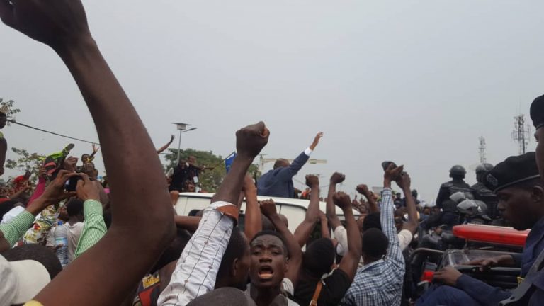 Kinshasa : Jean-Pierre Bemba accueilli en héros, la foule dispersée par la police