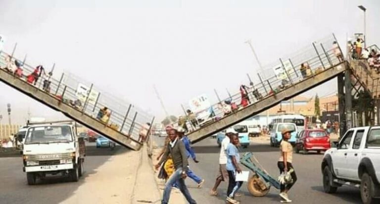 Luanda: Un pont aérien suspendu pour piétons s’effondre en chute libre