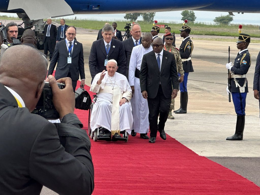 « Retirez vos mains de l’Afrique, respectez la RDCongo » : Un Appel fort du pape François à Kinshasa