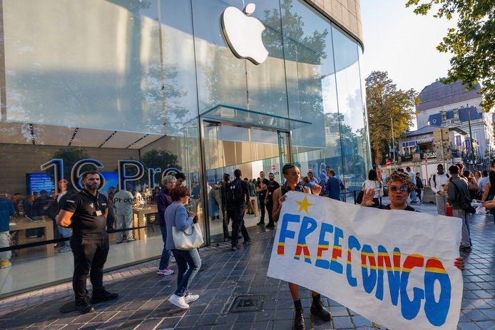 Une action à Bruxelles appelle au boycott de l’iPhone 16 contre le “génocide au Congo”