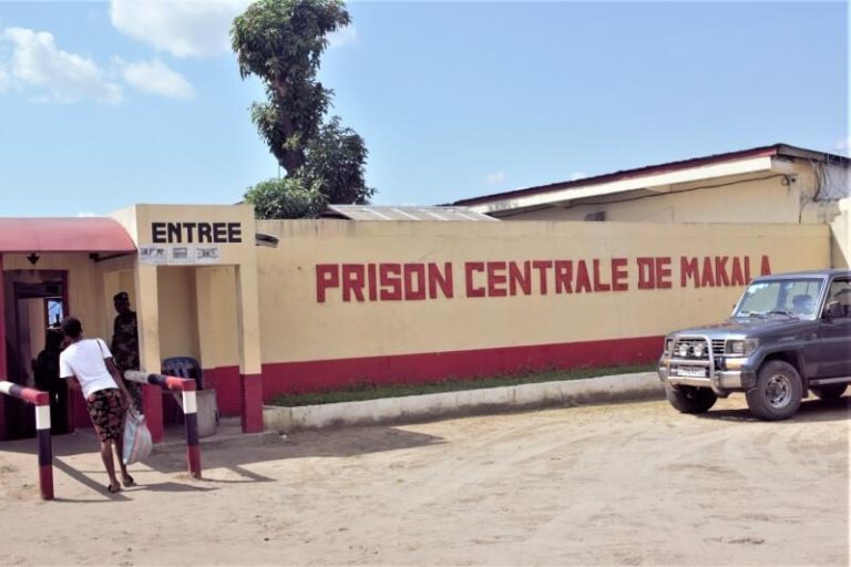 (Vue de l’extérieur, la Prison centrale de Makala a des apparences trompeuses. Photo tiers).