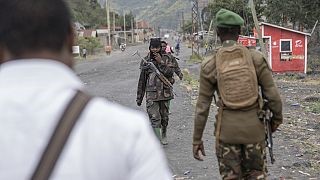 Des miliciens du Wazalendo combattant les rebelles du M23 marchent à Sake, en République démocratique du Congo, le 31 août 2024 - Copyright © africanews Moses Sawasawa/Copyright 2021 The AP. All rights reserved.