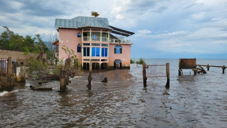 RDC : La ville d’Uvira face à la montée des eaux du Lac Tanganyika