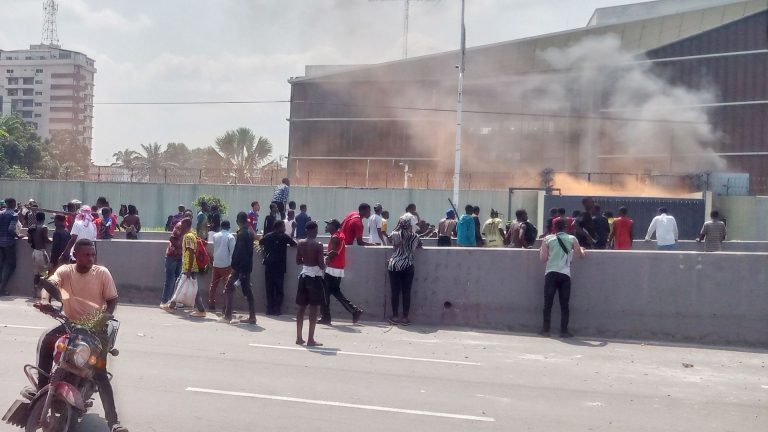 KINSHASA : Des manifestations spontanées ciblent le Rwanda et des ambassades étrangères [URGENT]