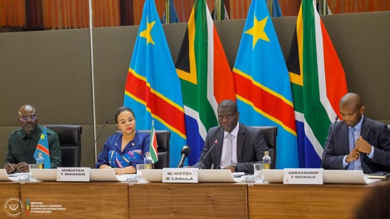 Guy Kabombo et Thérèse Kayikwamba en Afrique du Sud pour renforcer la « coopération bilatérale et militaire »