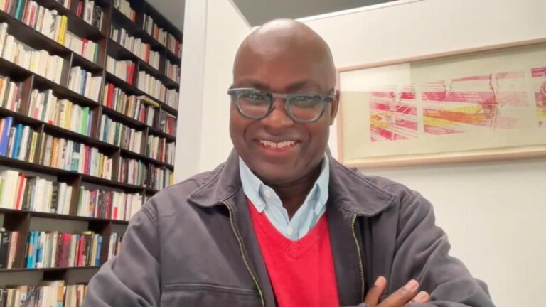 Achille Mbembe : « L’Afrique est gouvernée par des vieillards qui peinent à rester éveillés »