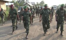 (Goma. Le Goupro militaire, le Lieutenant-Général Constant Ndima visite le front contre la RDF/M23. Archives Les Coulisses).