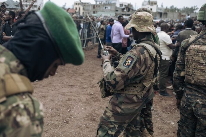 Des combattants du M23 au Stade de l'Unité à Goma, en République démocratique du Congo, le 6 février 2025. © 2025 Alexis Hughet/AFP via Getty Images